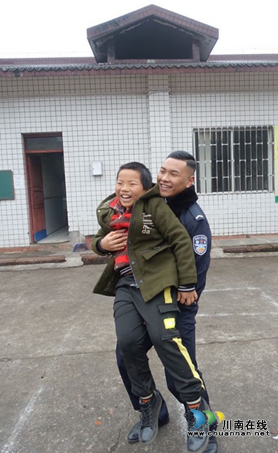 用我零花錢，給你送溫暖！瀘州市少年警校開展暖冬行(圖11)