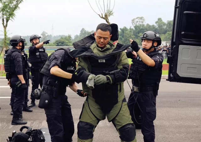 龍馬潭一工地挖出炸彈1000余枚！瀘州人也擁有“拆彈專家”(圖14)