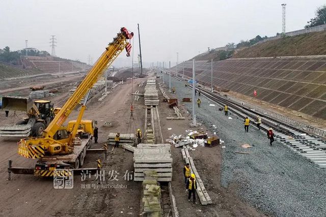 川南城際鐵路，鋪軌進站！(圖7)