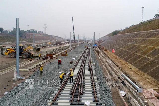 川南城際鐵路，鋪軌進站！(圖6)