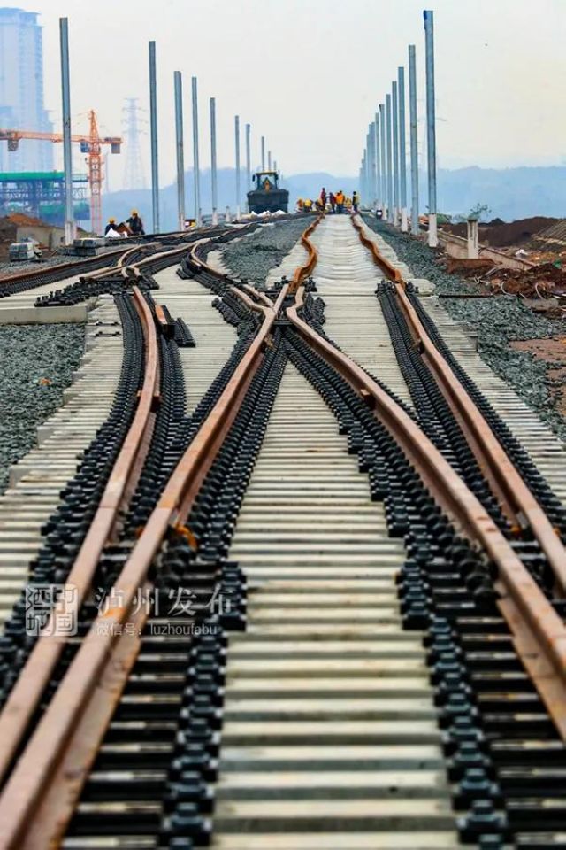 川南城際鐵路，鋪軌進站！(圖8)