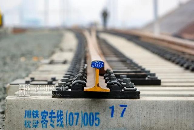 川南城際鐵路，鋪軌進站！(圖2)