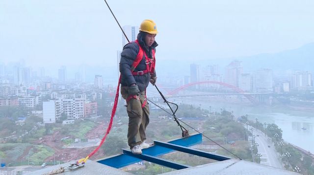 元旦不停工！川南第一高樓已修成這樣，300余名建設(shè)者奮戰(zhàn)一線(圖2)