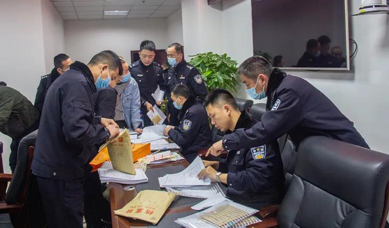 半年布網(wǎng)、輾轉(zhuǎn)12省抓捕140人！內(nèi)江警方破獲一起驚天大案(圖6)