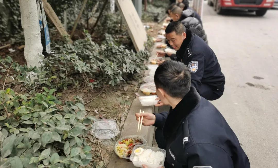 半年布網(wǎng)、輾轉(zhuǎn)12省抓捕140人！內(nèi)江警方破獲一起驚天大案(圖8)