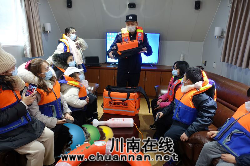 首個警察節(jié) 少年警校小學員學當“警察”(圖5)