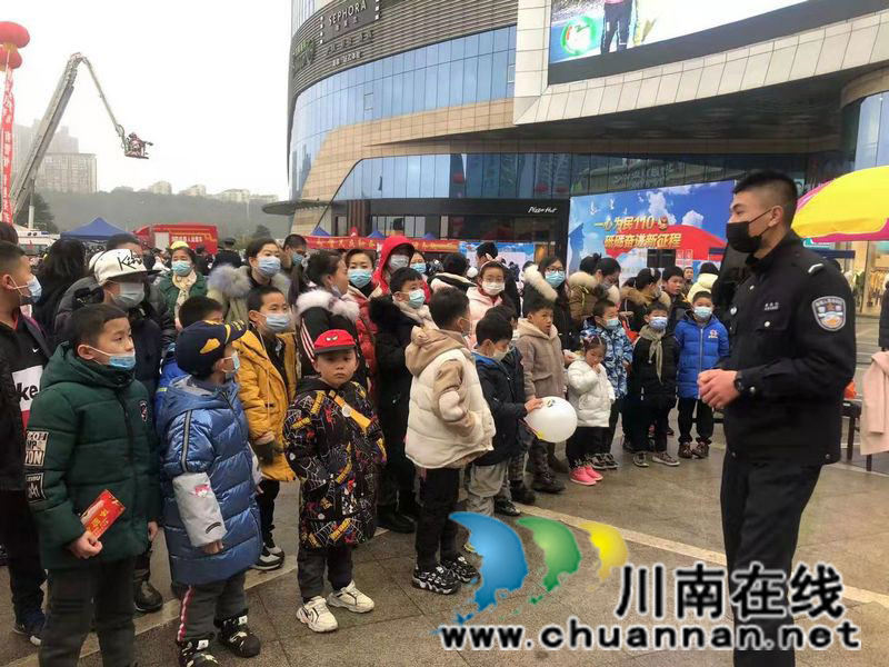 首個警察節(jié) 少年警校小學員學當“警察”(圖6)