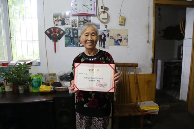 瀘州七旬奶奶捐資助學(xué)40多年，她的衣服都縫縫補補……(圖2)