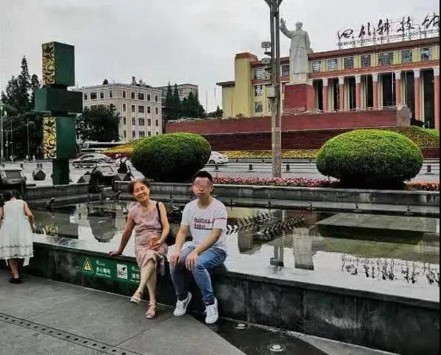 瀘州七旬奶奶捐資助學(xué)40多年，她的衣服都縫縫補補……(圖3)