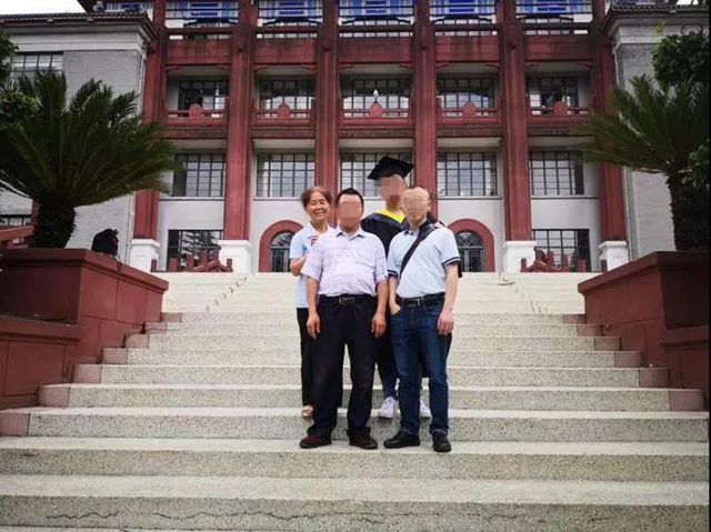 瀘州七旬奶奶捐資助學(xué)40多年，她的衣服都縫縫補補……(圖4)