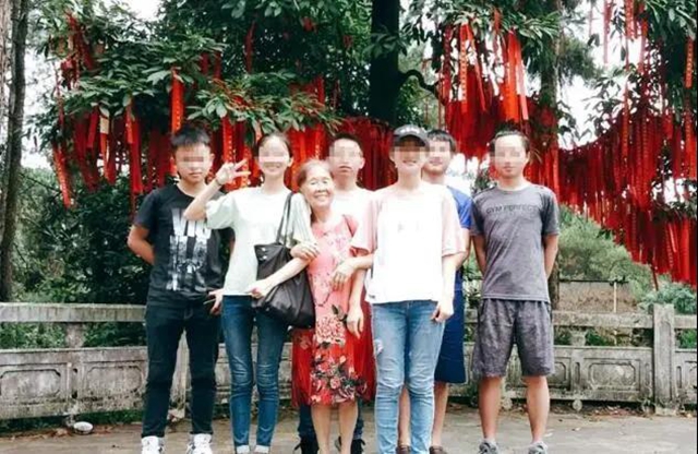 瀘州七旬奶奶捐資助學(xué)40多年，她的衣服都縫縫補補……(圖6)