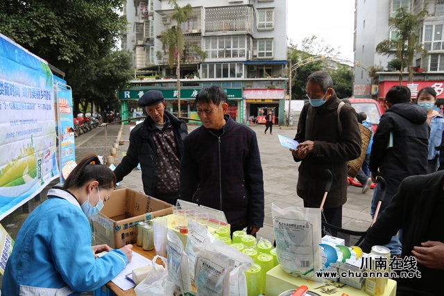 瀘縣：藥企聯(lián)手回收家庭過(guò)期藥品，(圖1)