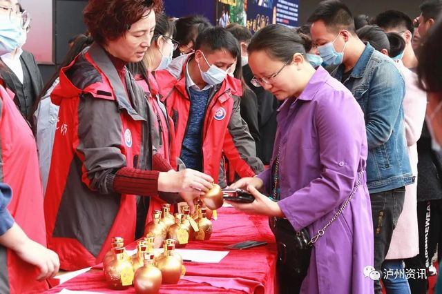 就在今天，萬人共聚酒博會沈酒盛典！好熱鬧?。?圖21)