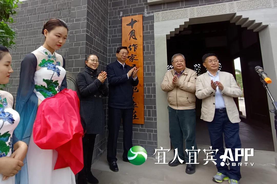 獲獎?wù)哂邪怼垷?、格非、吉狄馬加…“十月文學獎”在宜賓李莊舉行(圖4)