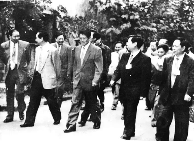 1997年，李鐵映到內(nèi)江調(diào)研