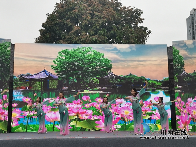 瀘縣百團(tuán)演藝啟動(dòng)“永遠(yuǎn)跟黨走”頌黨恩文藝演出活動(dòng)(圖5)