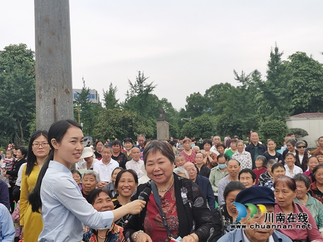 瀘縣百團(tuán)演藝啟動(dòng)“永遠(yuǎn)跟黨走”頌黨恩文藝演出活動(dòng)(圖7)