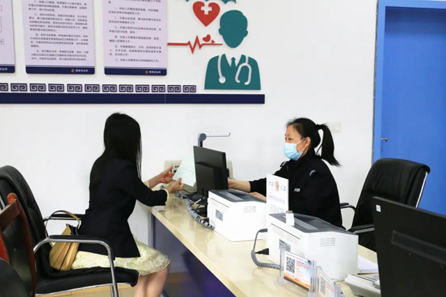 長(zhǎng)得漂亮還敬業(yè)！新來的瀘州市人醫(yī)小姐姐開始送貨啦！(圖13)