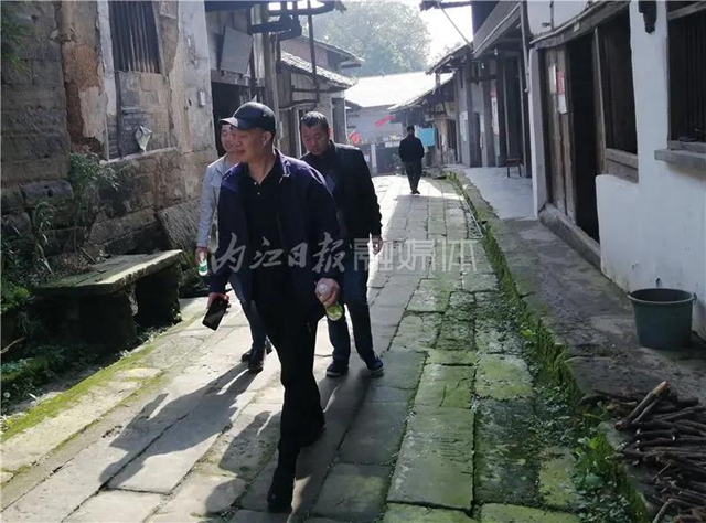 “金頂寨，銀頂寨，不如我家云頂寨”！內(nèi)江籍音樂人陳樹再創(chuàng)新歌(圖2)