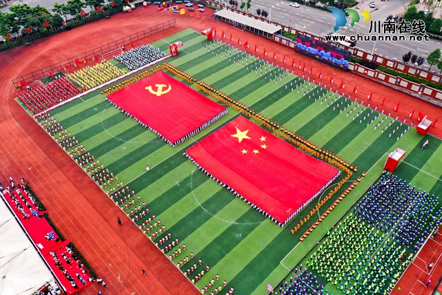龍馬潭這場(chǎng)8000余名師生參與的活動(dòng)，讓全國(guó)知名專家數(shù)度哽咽！