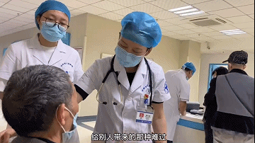 嫌醫(yī)生態(tài)度不好，她就自己當醫(yī)生！還成了醫(yī)學(xué)博士(圖4)