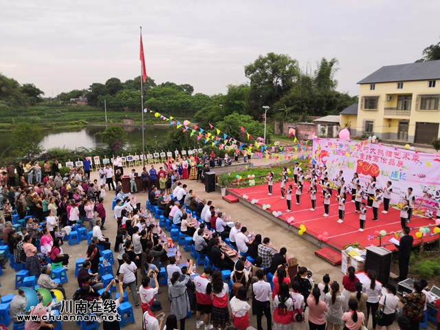 六一節(jié)特稿∣三省兒童畫熊貓，萬千大愛匯安民(圖1)