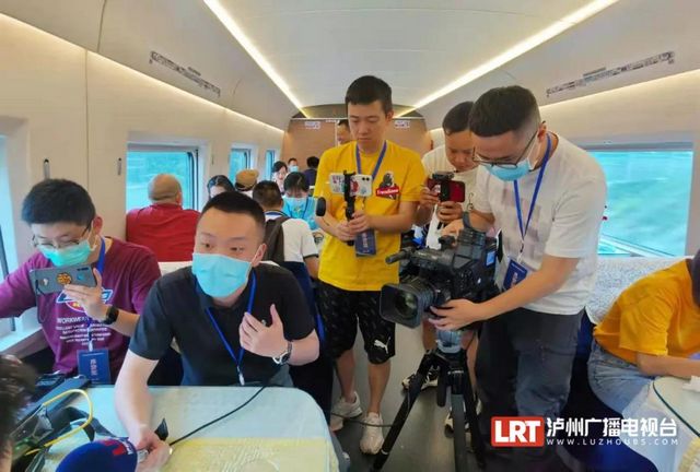 【擴(kuò)散】近50人從成都坐高鐵到瀘州啦！坐高鐵會暈車嗎？(圖2)