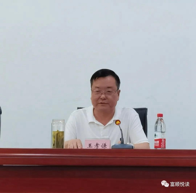 富順籍著名作家王孝謙文學(xué)講座在自貢市圖書(shū)館舉行