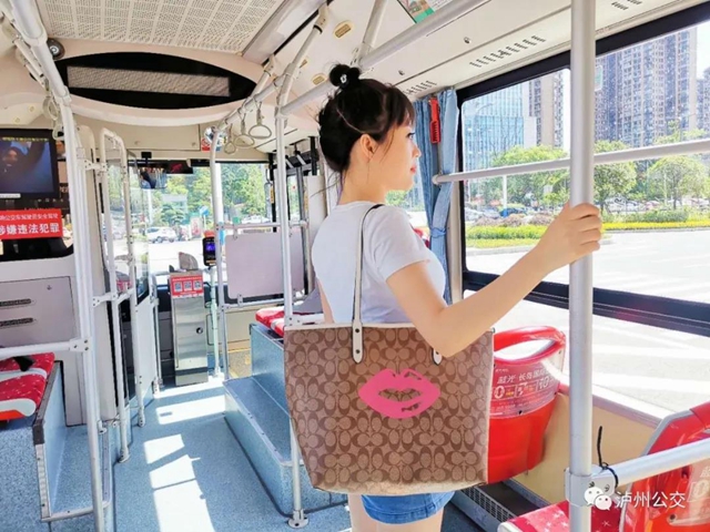 【安全】公交車逃生窗為什么要砸邊角處？