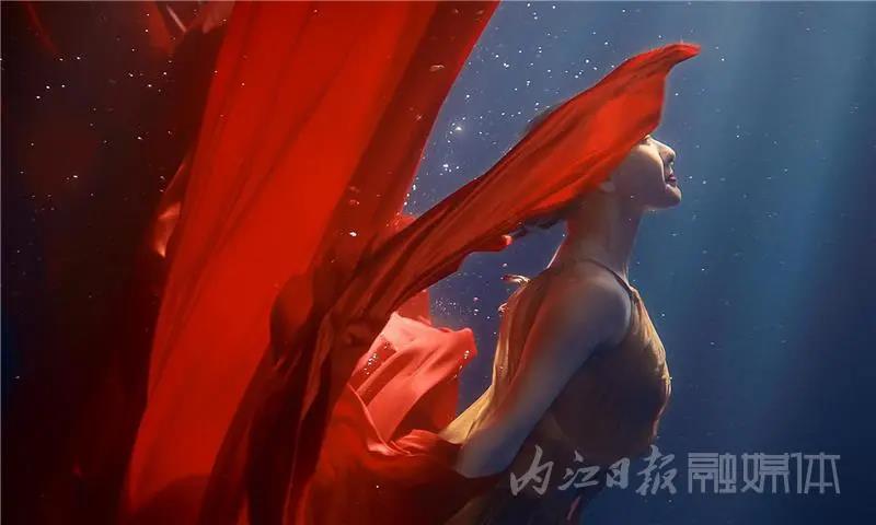 《紅》，紅了！內(nèi)江妹子在水下表演的絕美舞蹈火爆出圈(圖4)