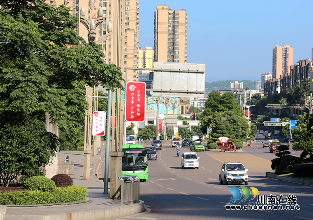 合江：大街小巷“黨旗紅”，喜迎“七·一”氛圍濃(圖2)