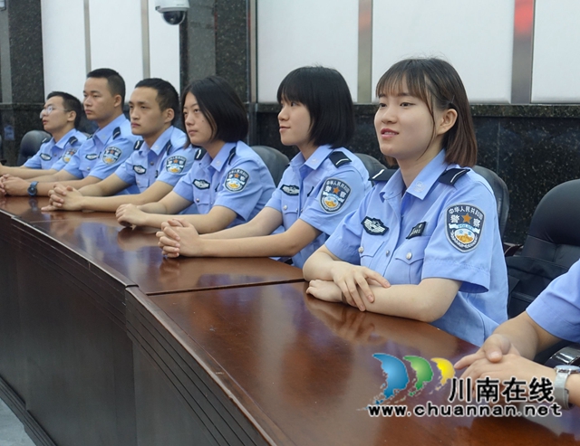 四川警察學(xué)院和瀘州警方聯(lián)合表彰反詐優(yōu)秀志愿者(圖8)