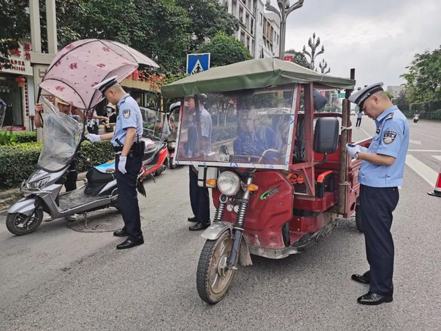 瀘州、內江兩地交警交叉執(zhí)法，全力開展道路交通安全整治(圖3)