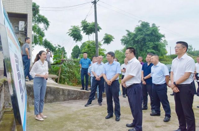 瀘州市與永川區(qū)龍溪河河長開展河湖長制聯(lián)合巡查(圖1)