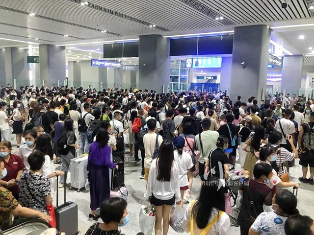 綿瀘高鐵開通運(yùn)營一周，瀘州站客流高峰到發(fā)量超萬人！(圖3)