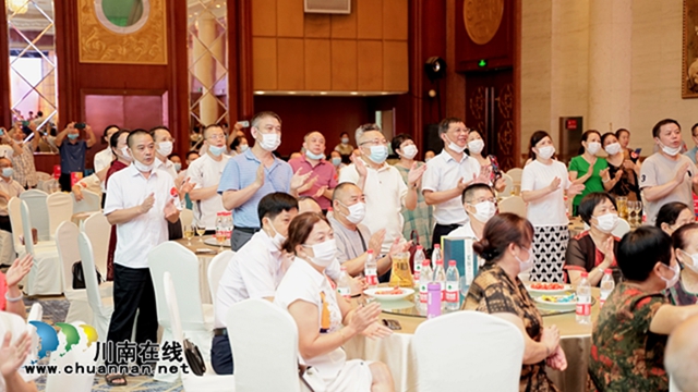 慶祝瀘縣二中八十華誕瀘州地區(qū)師生聯(lián)誼會(huì)成功舉行(圖3)