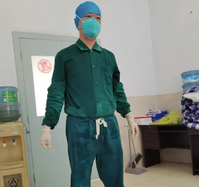 瀘州德爾塔病毒阻擊戰(zhàn)場，西南醫(yī)大附院人入艙接力交棒！(圖9)
