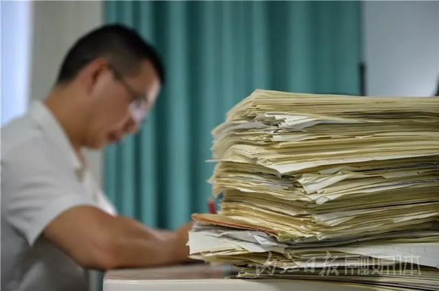 厲害了！內(nèi)江硬筆書法達(dá)人一年多“吸粉”18萬人(圖4)