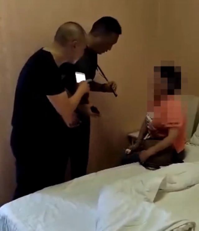 宜賓一女子差點(diǎn)被詐騙10萬！民警火速?zèng)_進(jìn)賓館……(圖5)