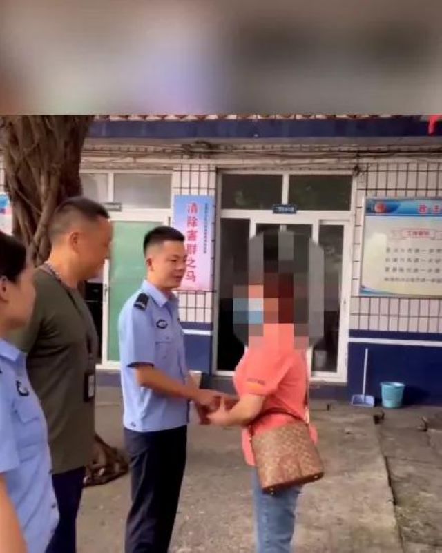 宜賓一女子差點(diǎn)被詐騙10萬！民警火速?zèng)_進(jìn)賓館……(圖6)