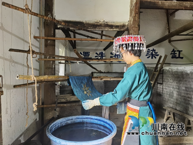 古藺：非遺蠟染工藝獻禮建黨百年(圖2)