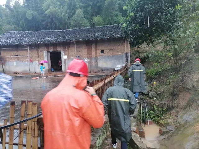 快速行動丨瀘州市自然資源和規(guī)劃局積極應(yīng)對“9.16”震后次生地質(zhì)災(zāi)害工作(圖2)