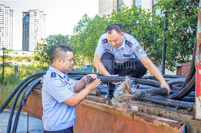 神兵天降！城區(qū)街頭，內(nèi)江警方抓獲一伙“電纜大盜”