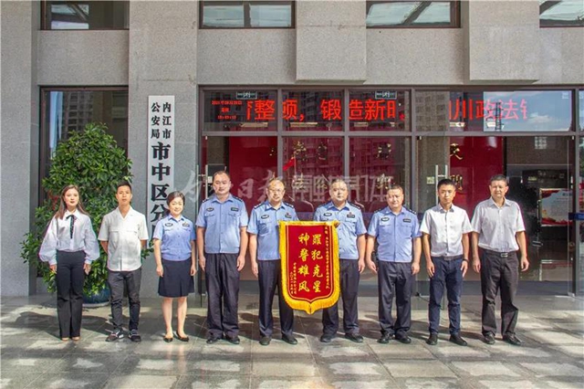 神兵天降！城區(qū)街頭，內(nèi)江警方抓獲一伙“電纜大盜”(圖3)