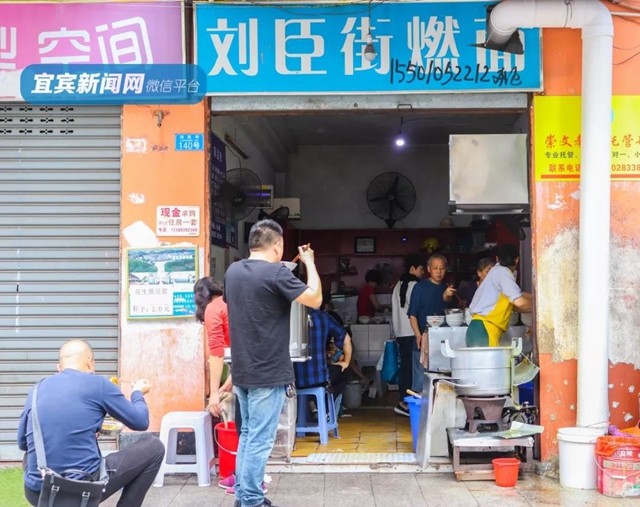 絕了！宜賓這幾條美食街，沒(méi)去過(guò)都不算真正的吃貨!(圖4)