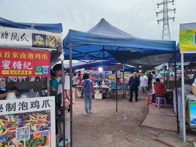 快看！自貢新開一個(gè)美食廣場(chǎng)