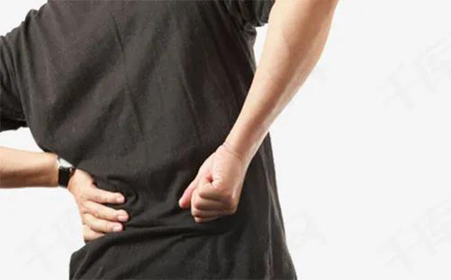 【關(guān)注】男子腰痛，醫(yī)生取出21顆“骨頭渣渣”！(圖8)