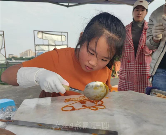敢于創(chuàng)新！內(nèi)江11歲小女孩成為非遺技藝“掌勺人”