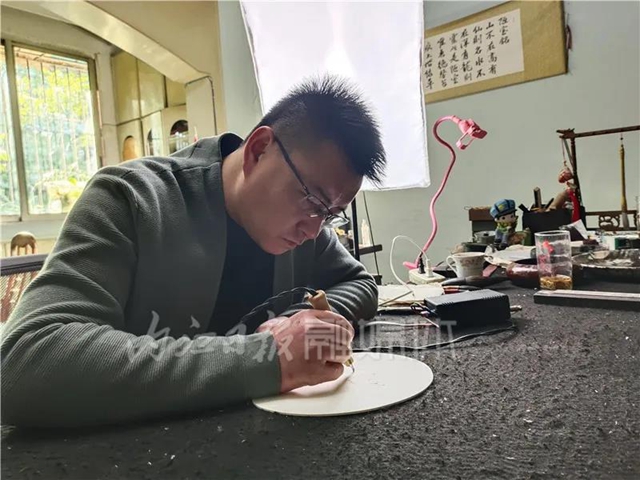 “烙”出甜城！這名90后畫師攜宣紙烙畫“走”進18個國家