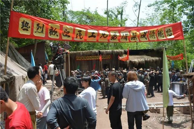 最新劇照來(lái)了！電視劇《一路向前》“燃”內(nèi)江——